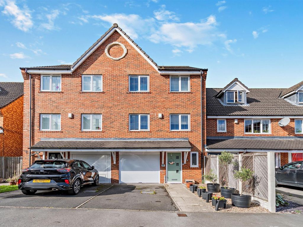 4 bed town house for sale in Deans Court, Pontefract WF8, £195,500 Zoopla