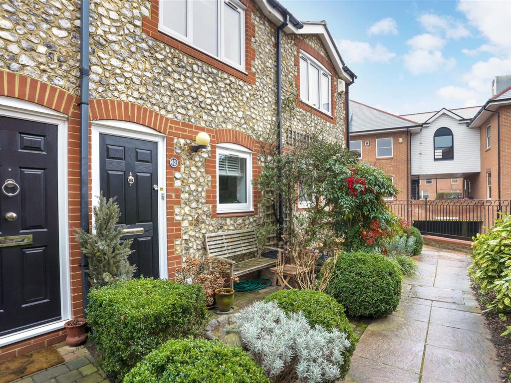 2 bed terraced house for sale in Harvest Lane, Thames Ditton KT7 Zoopla