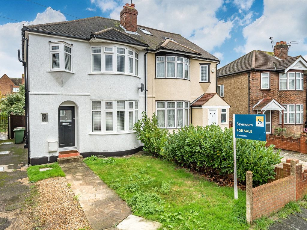 3 bed semidetached house for sale in Staines, Surrey TW18, £600,000