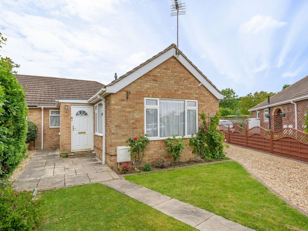 4 bed bungalow for sale in Brookside, Jacob's Well, Guildford, Surrey