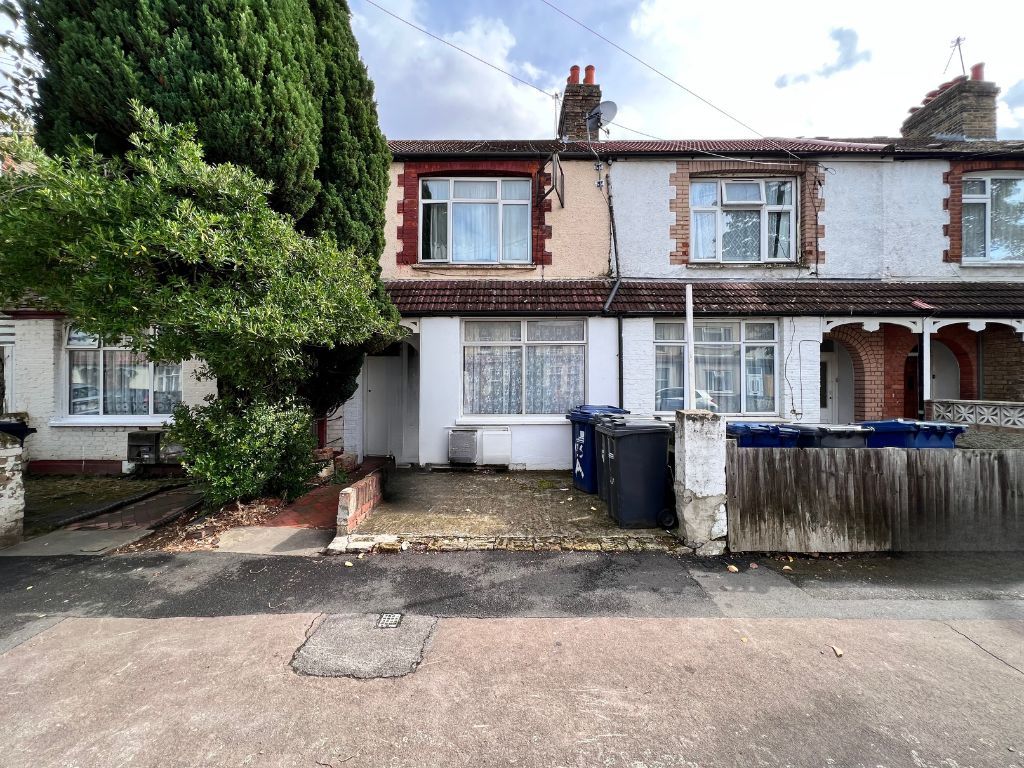 2 bed for sale in Victoria Road, Southall UB2, £250,000 Zoopla