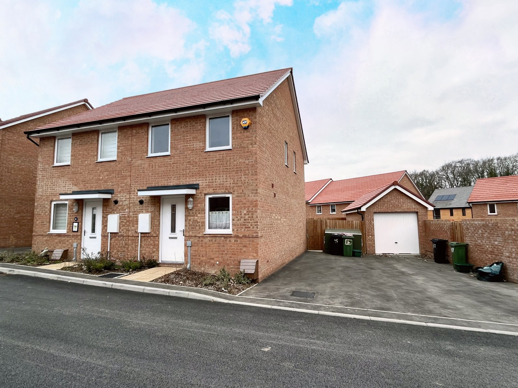 2 bed semidetached house to rent in Rowlands Way, Basingstoke RG24