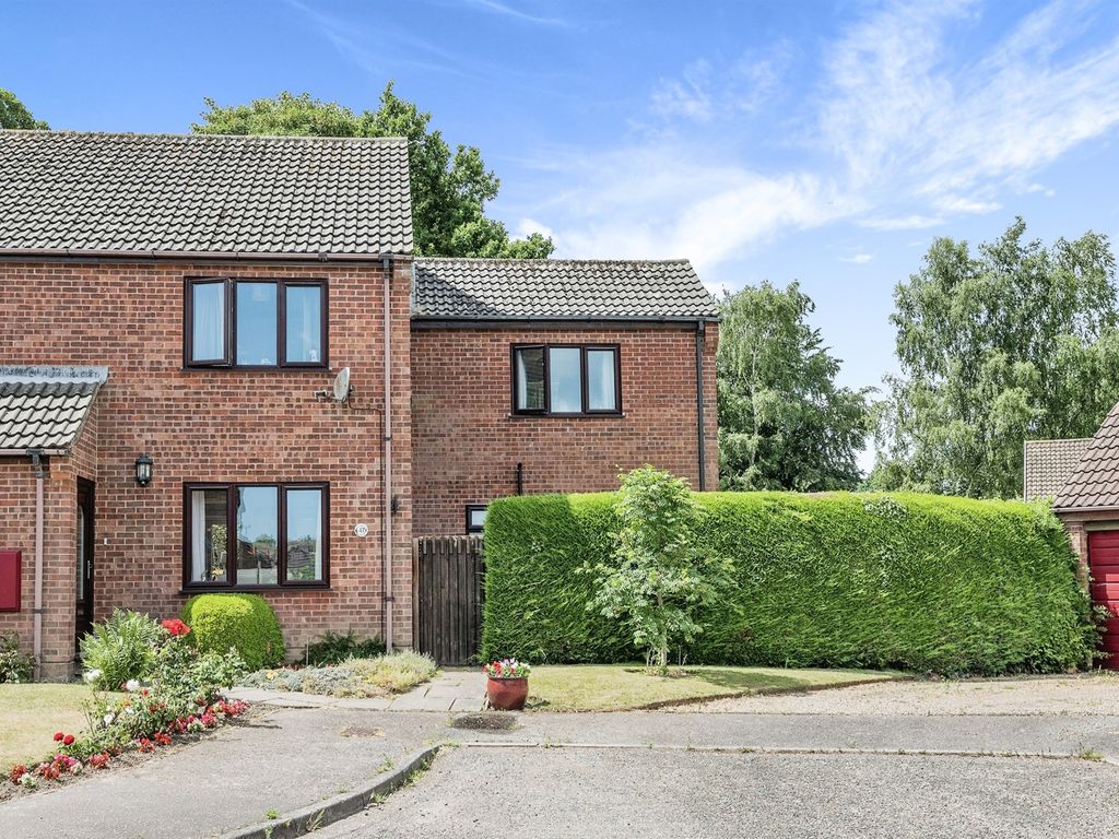 3 bed semidetached house for sale in Hamilton Close, North Walsham