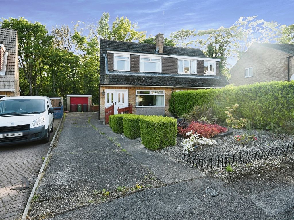 3 bed semidetached house for sale in Woodview Close, Wingerworth