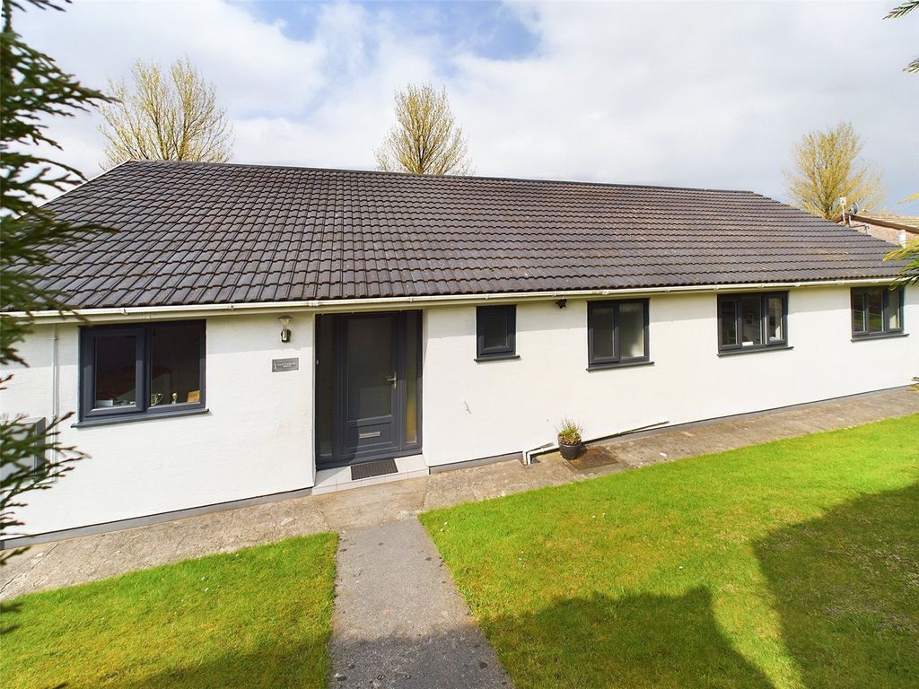 4 bed bungalow for sale in Canterbury Road, Beaufort, Ebbw Vale, Gwent