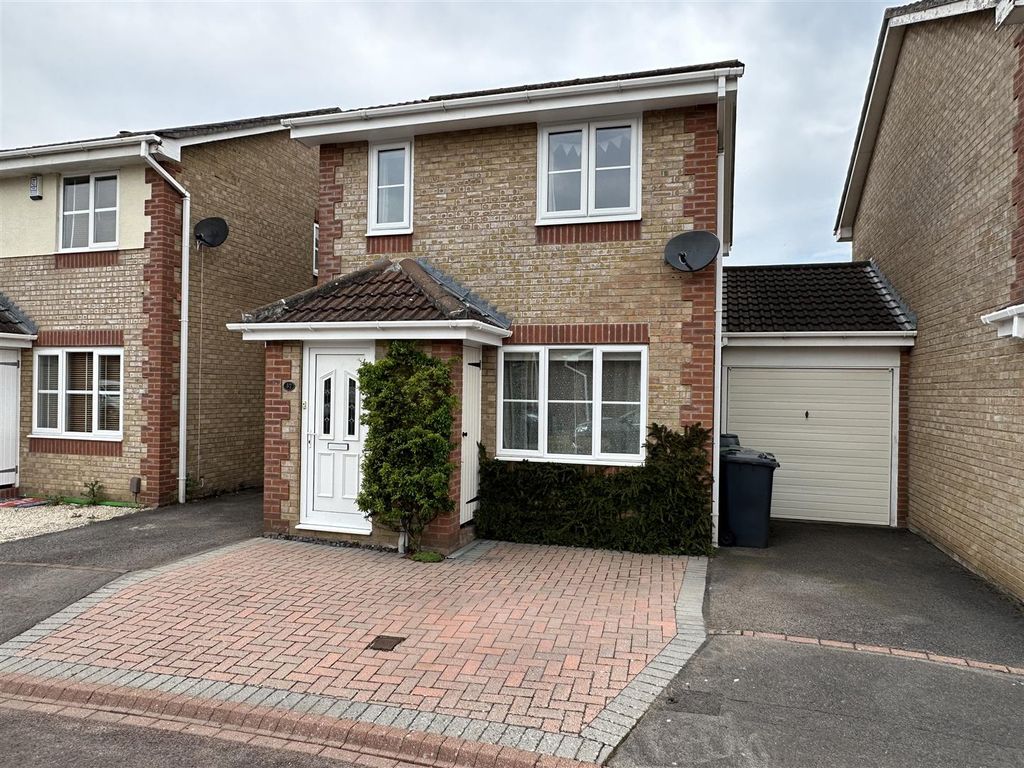 3 bed linkdetached house for sale in Downy Close, Quedgeley