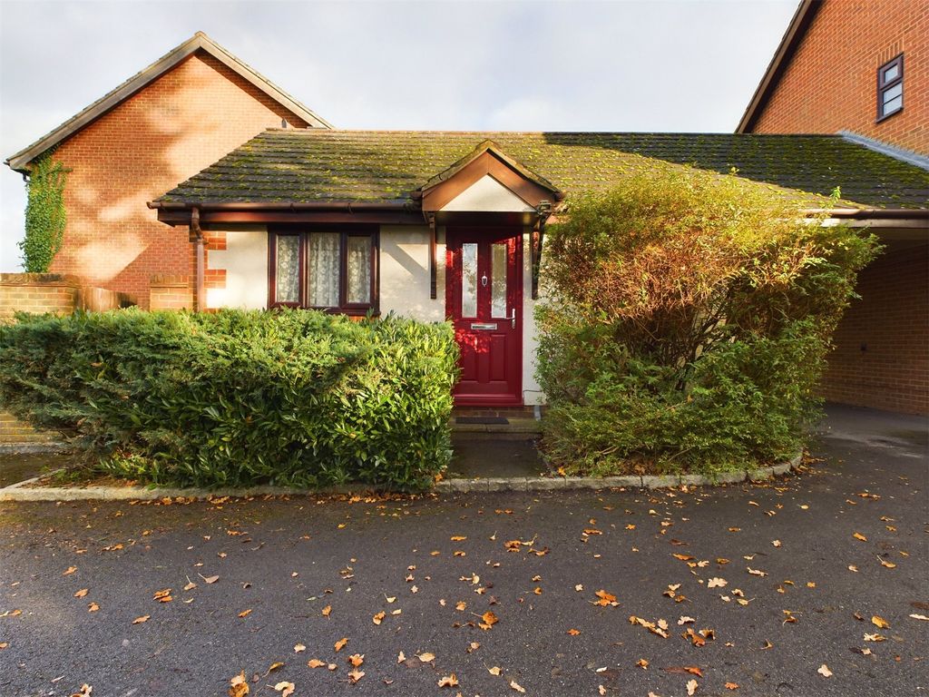 1 bed bungalow for sale in Northumberland Close, Warfield, Berkshire