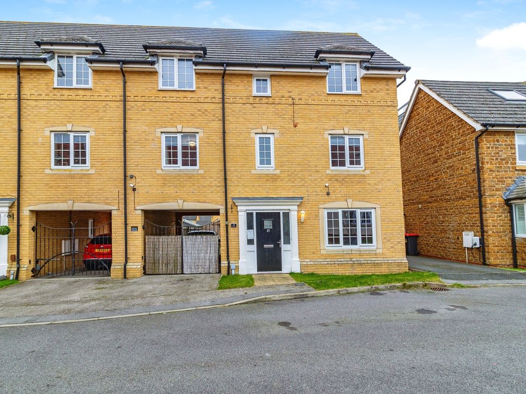 5 bed semidetached house for sale in Keel Way, Oxley Park, Milton