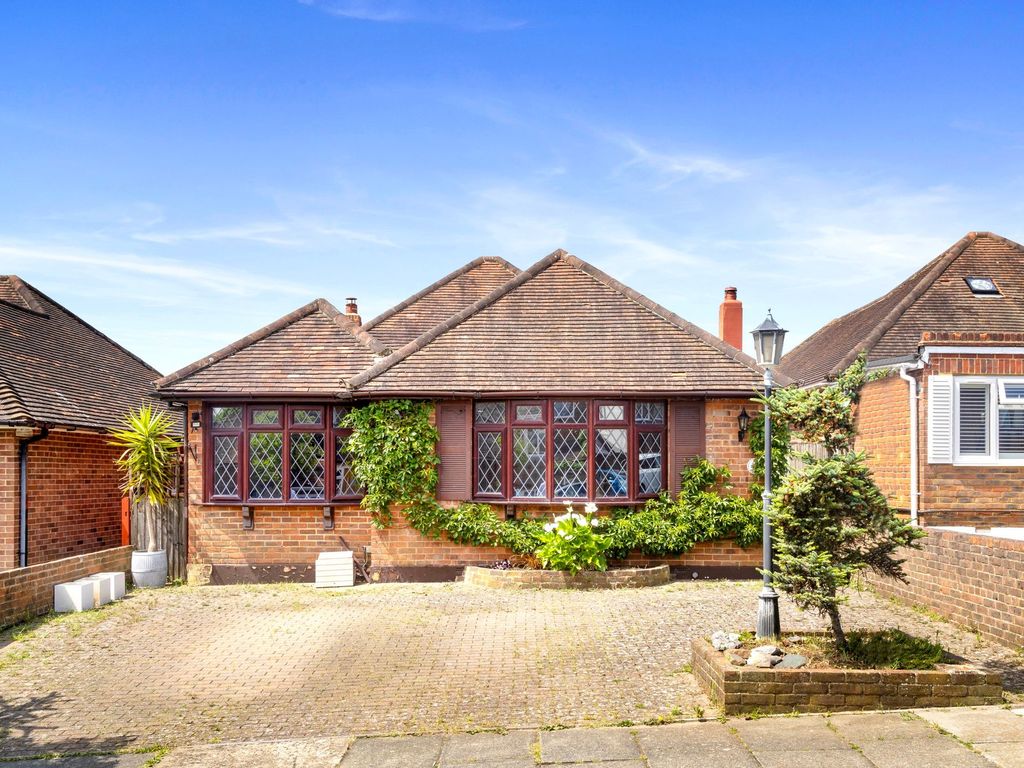 3 bed detached bungalow for sale in Woodland Avenue, Hove BN3, £650,000