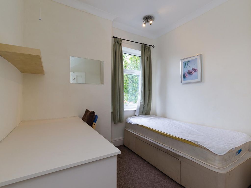 1 bed property to rent in Seabridge Road, NewcastleUnderLyme ST5, £