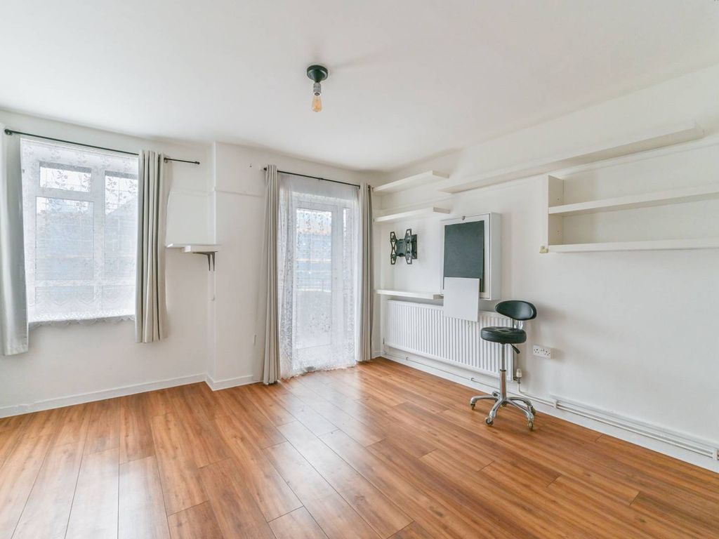 Studio to rent in Barker House, Kingswood Estate, London SE21, Sydenham