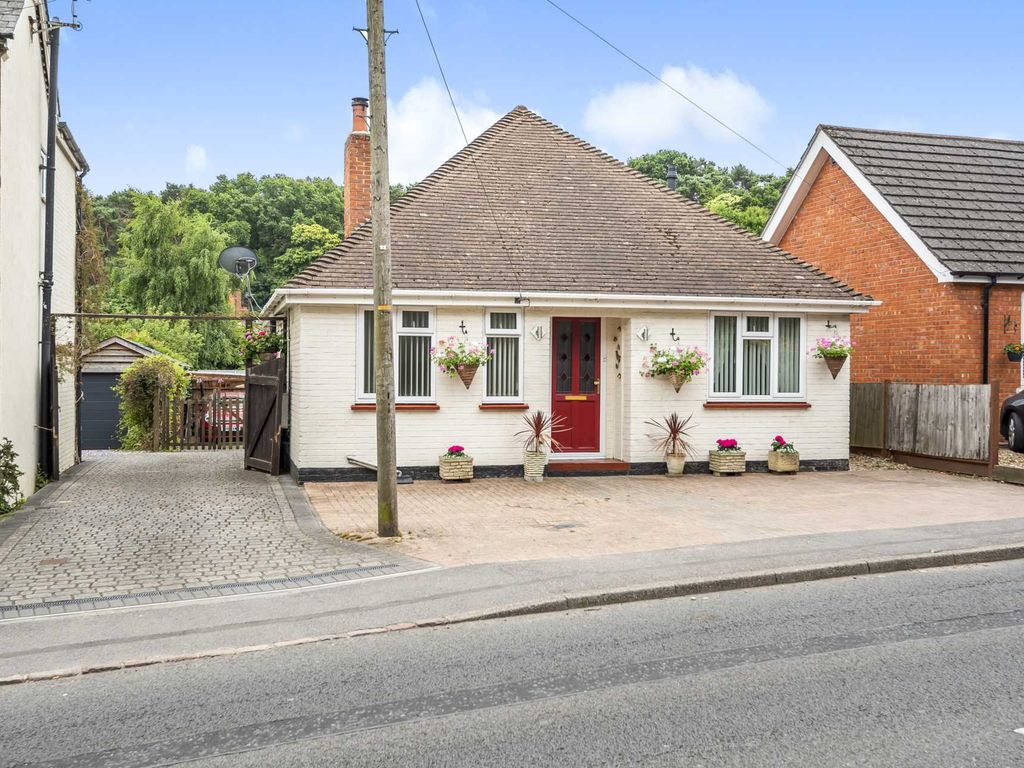 2 bed detached bungalow for sale in Bracknell Road, Crowthorne RG45 Zoopla