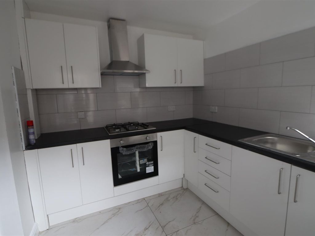 3 bed end terrace house to rent in Marston Road, Stafford ST16, £1,095