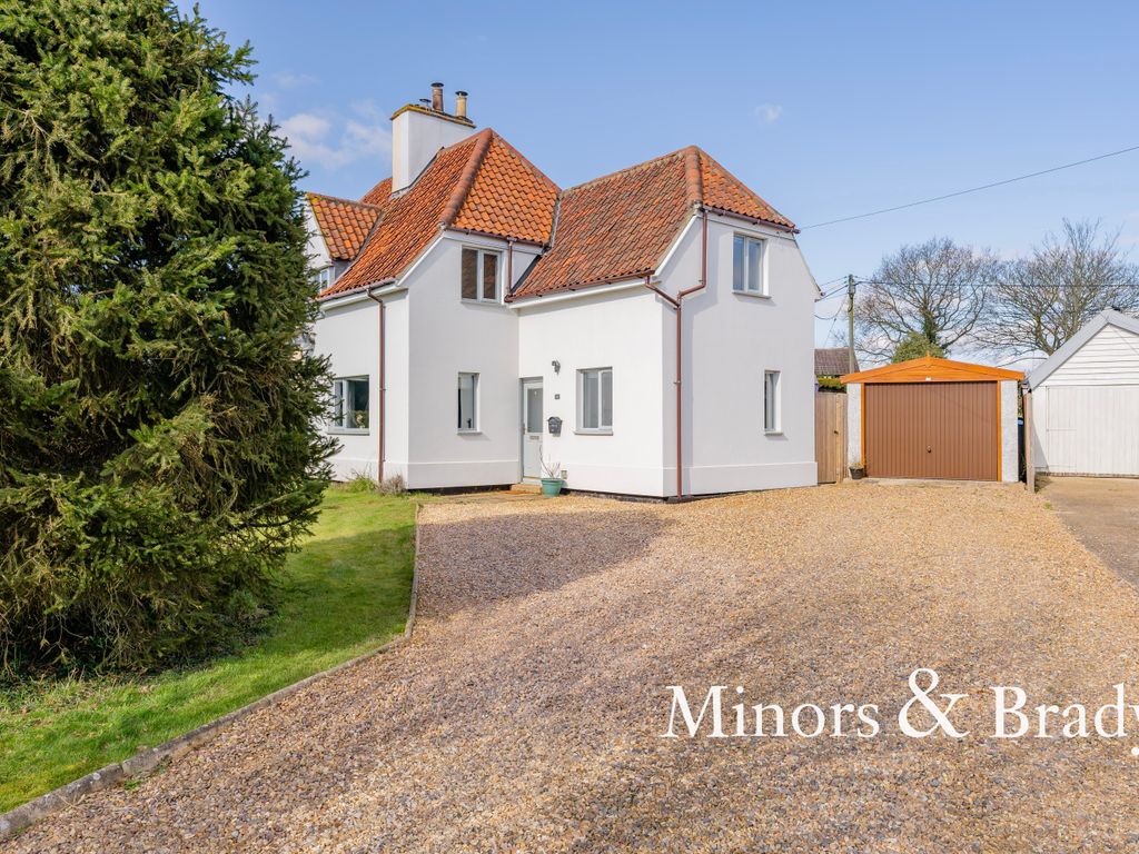 3 bed semidetached house for sale in Silfield Road, Wymondham NR18