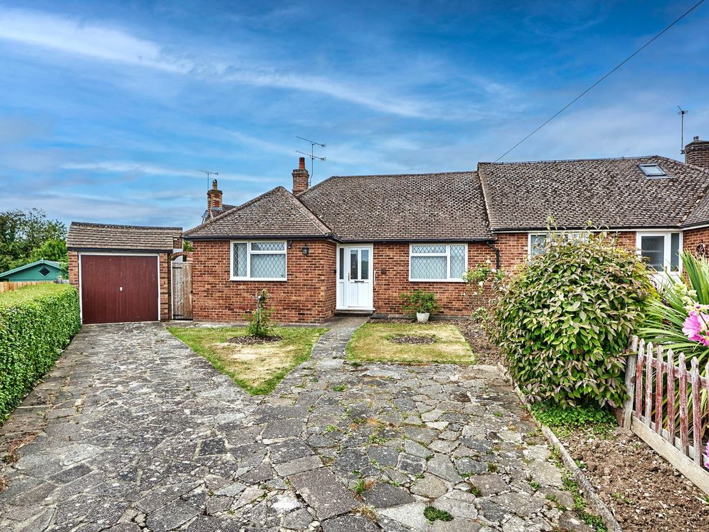 3 bed bungalow for sale in Churchfield, Harpenden, Hertfordshire AL5