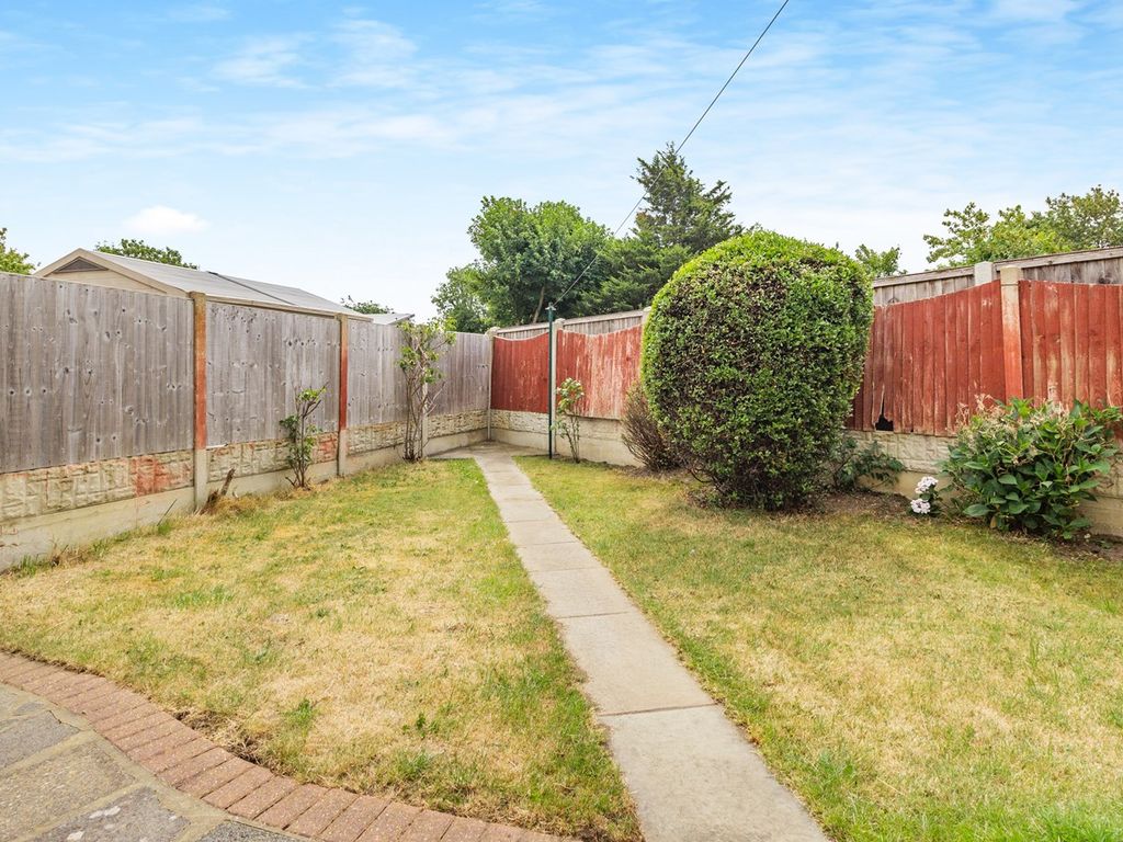 3 bed detached bungalow for sale in Parsonage Road, Rainham RM13, £