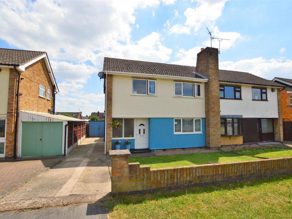 4 bed semidetached house for sale in Dorset Avenue, Wigston