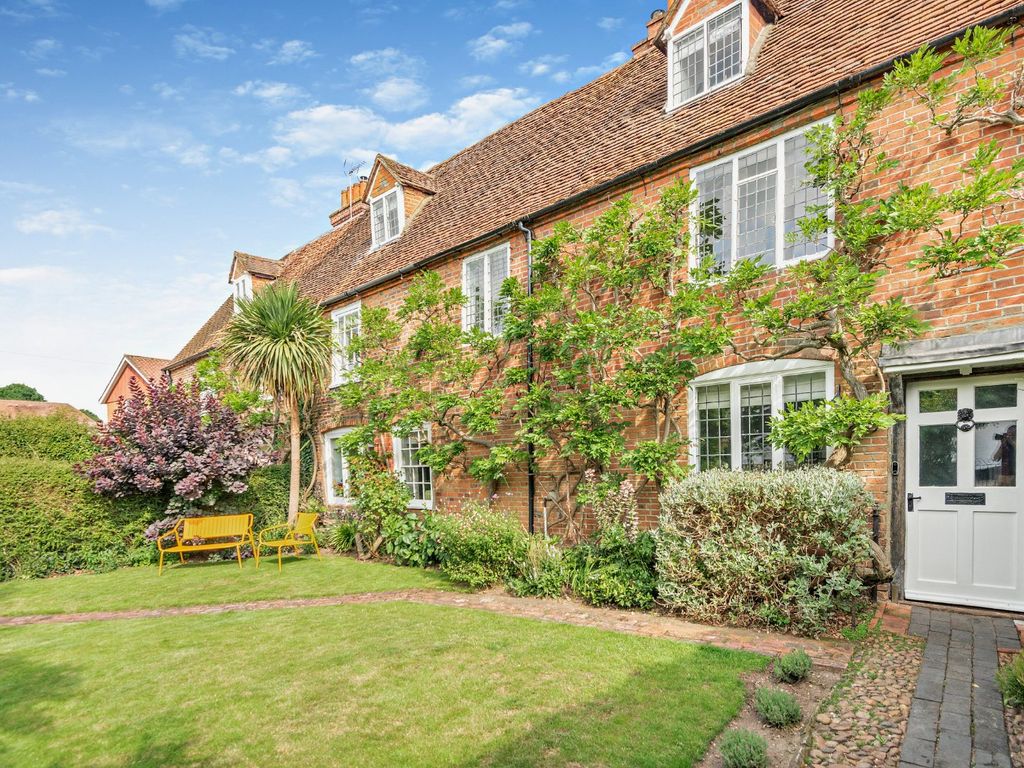 5 bed terraced house for sale in Duchess Close, Whitchurch On Thames