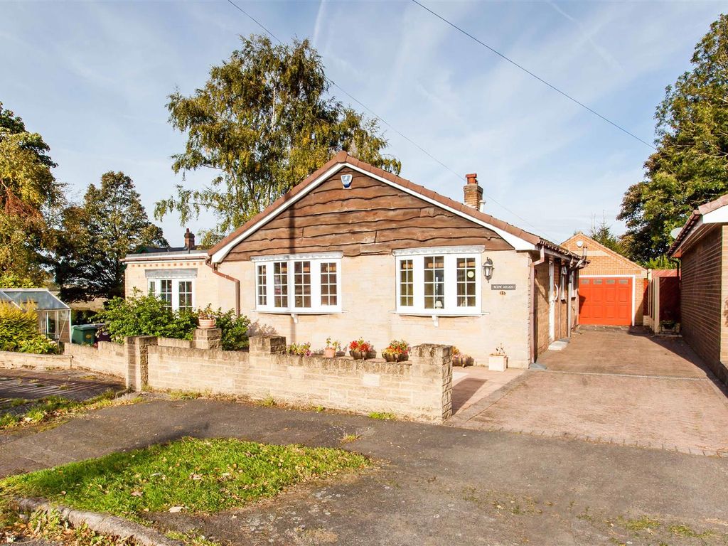 3 bed detached bungalow for sale in Woodthorpe Close, Shuttlewood