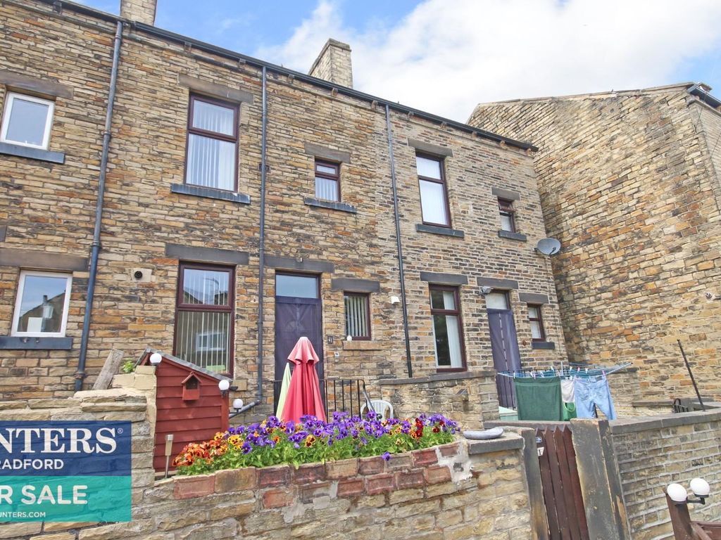 3 bed terraced house for sale in Moorland View, Bradford, West