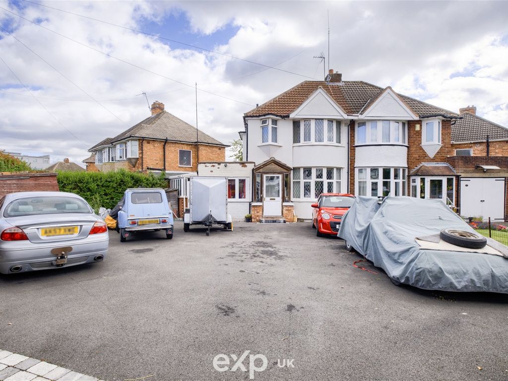 3 bed semidetached house for sale in Wellsford Avenue, Solihull B92, £