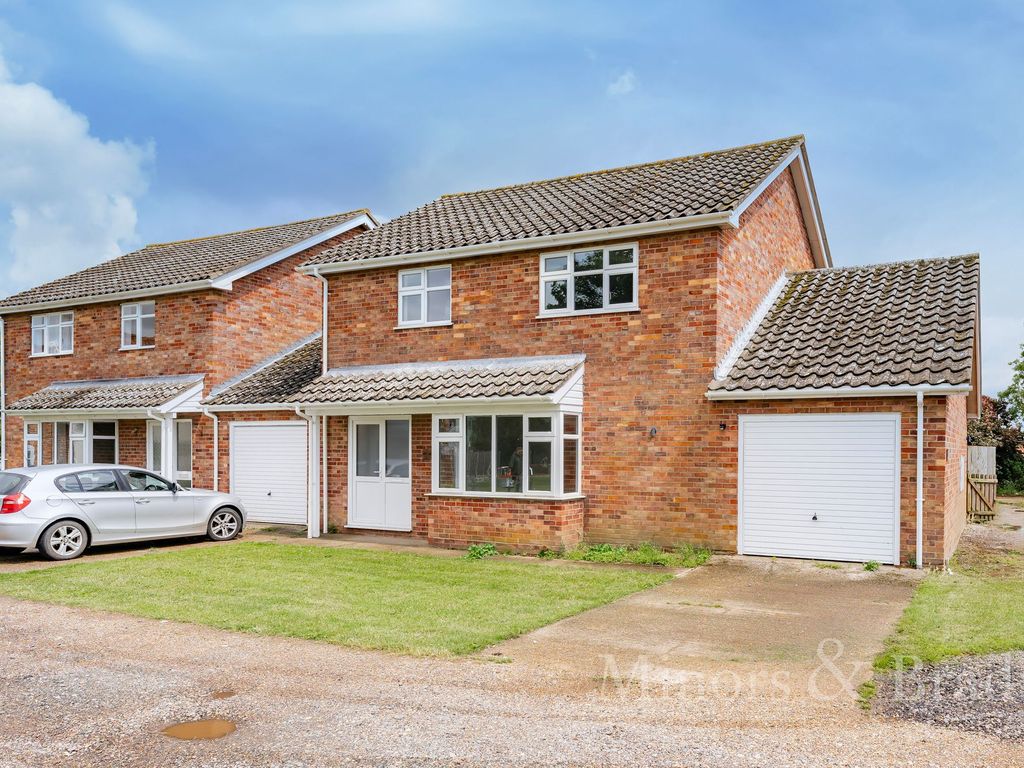 3 bed detached house for sale in Kenninghall Road, Banham NR16, £