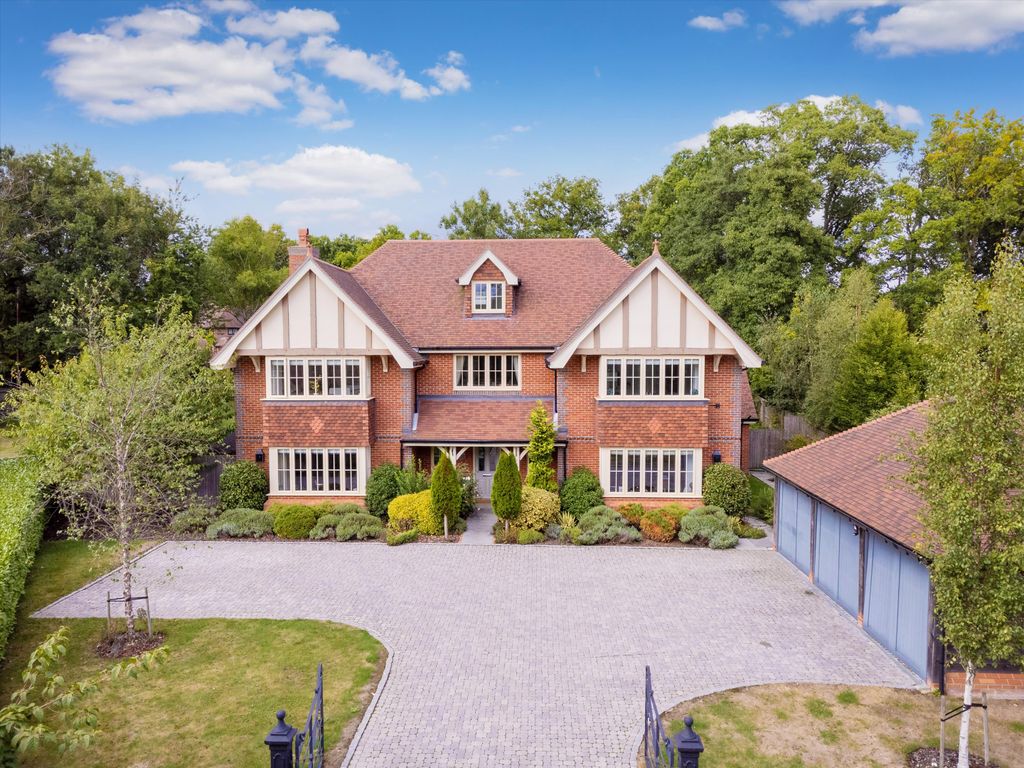 6 bed detached house for sale in Hamilton Place, Checkendon