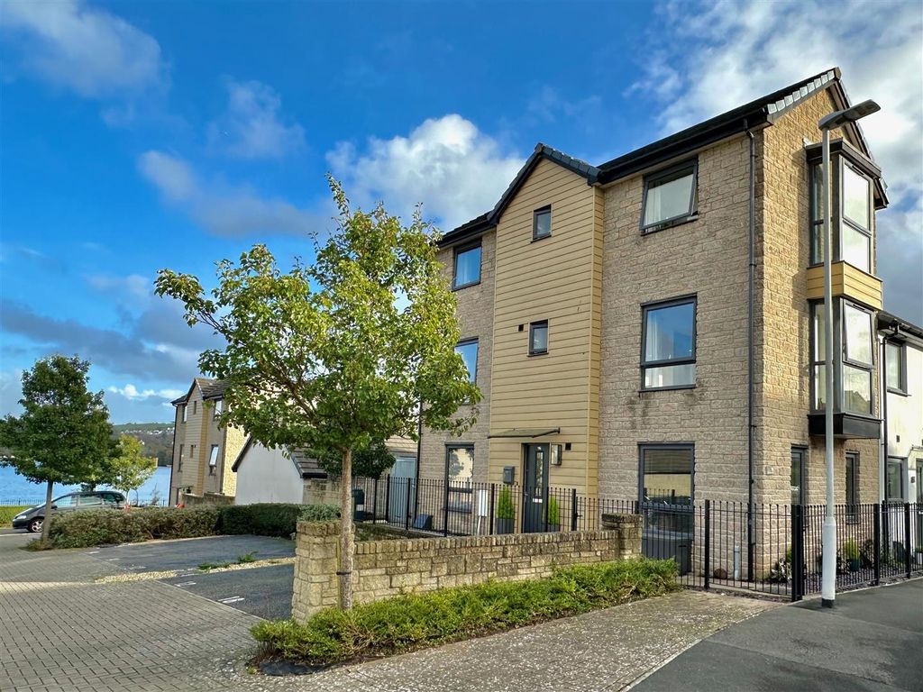 4 bed end terrace house for sale in Causeway View, Plymouth PL9, £