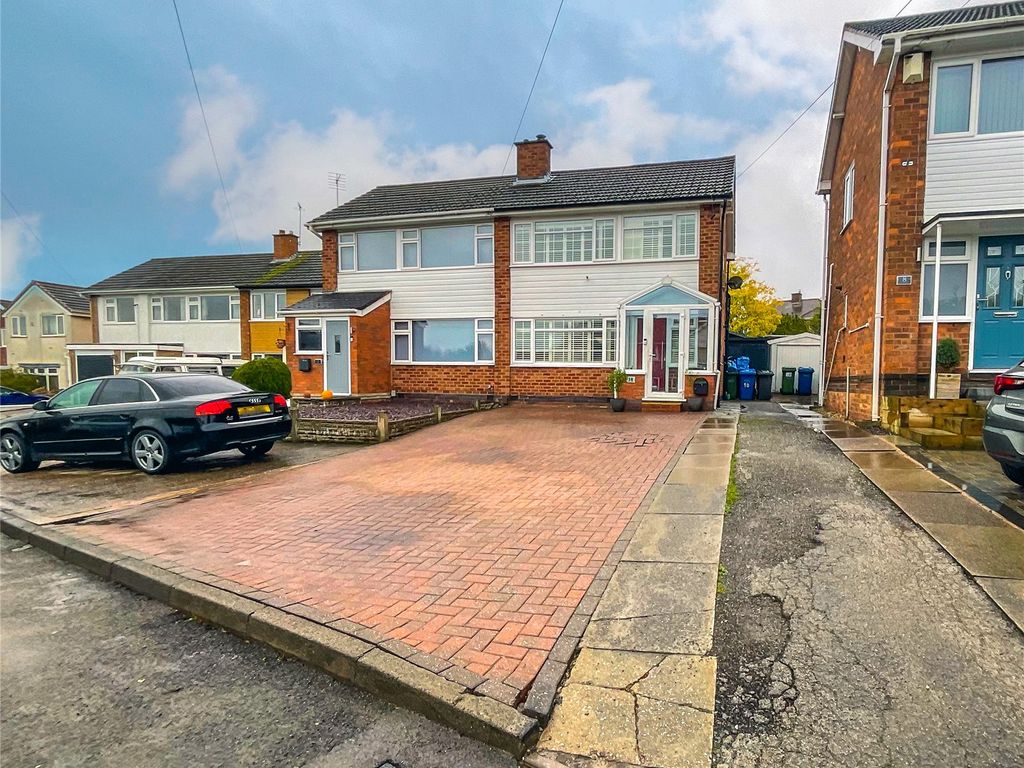 3 bed semidetached house for sale in Marlow Road, Tamworth