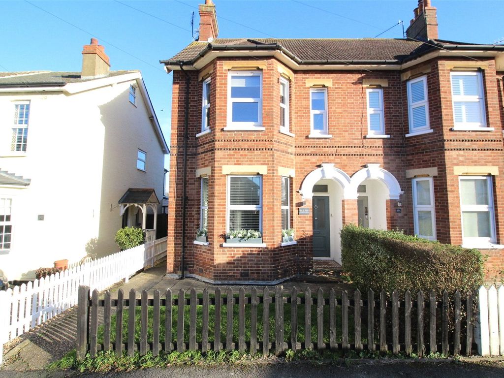 1 bed flat for sale in Park Road, Farnborough, Hampshire GU14, £200,000