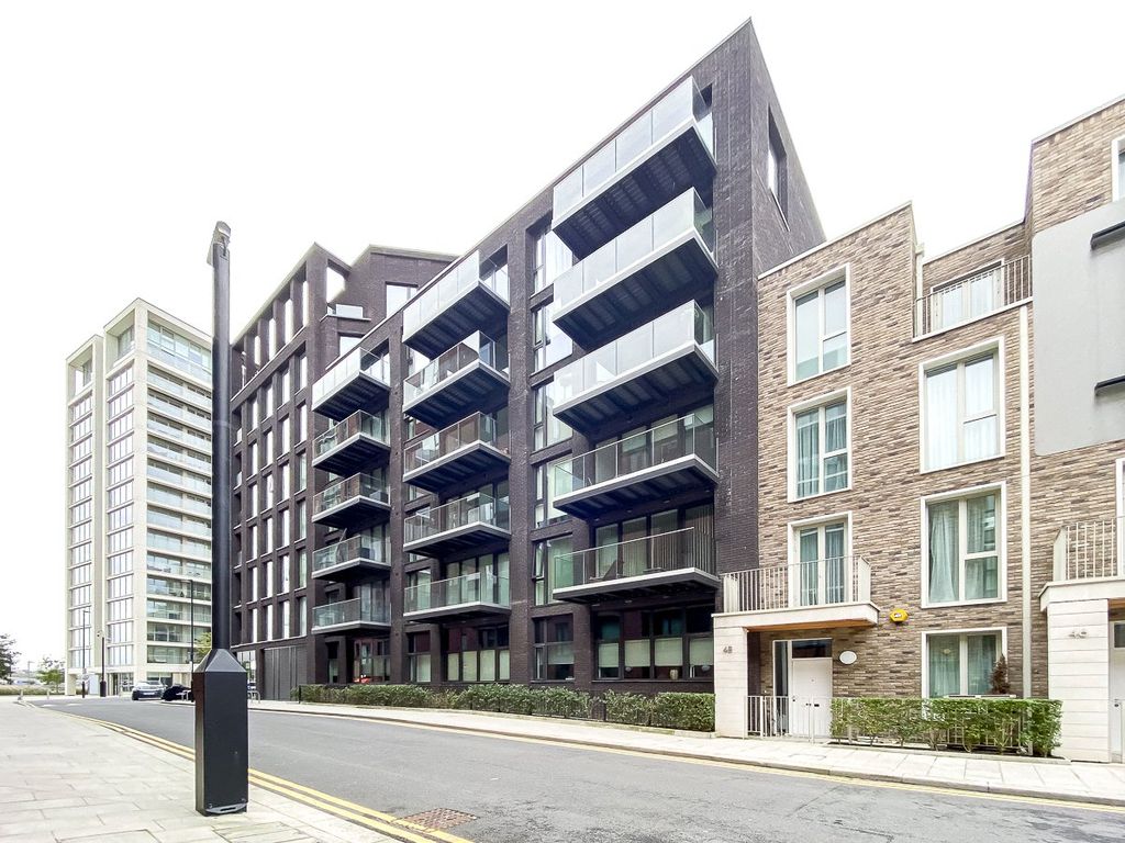 Admiralty Avenue, Pontoon Dock E16  