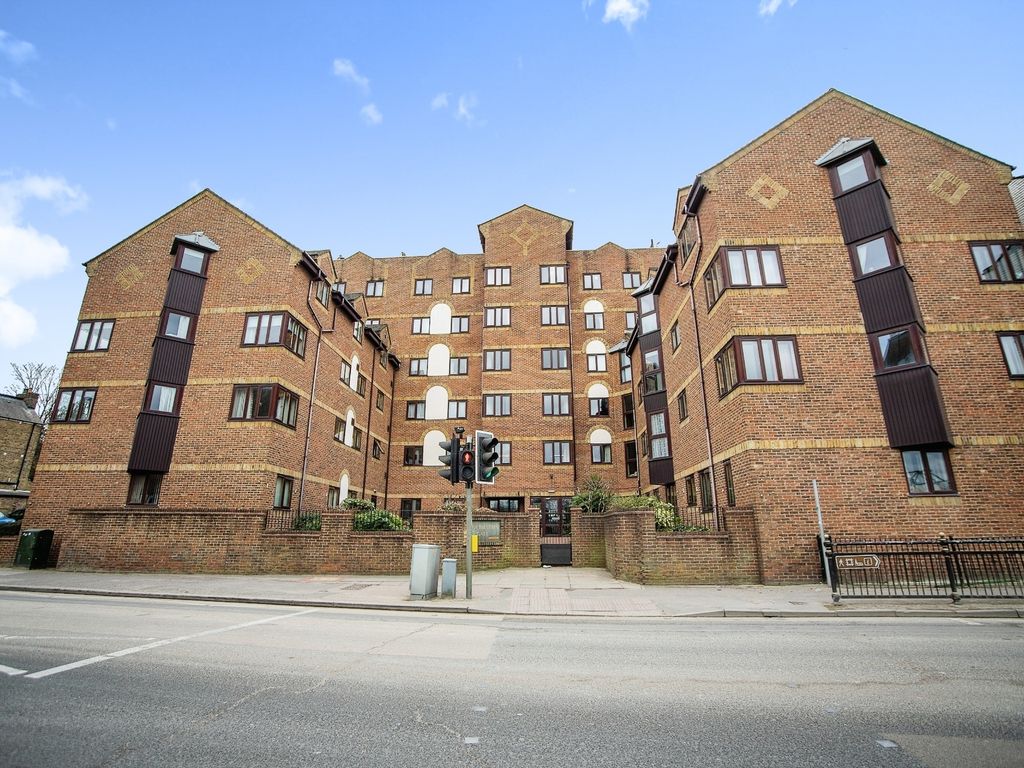 1 bed flat for sale in Rochester Gate, High Street, Rochester, Kent ME1
