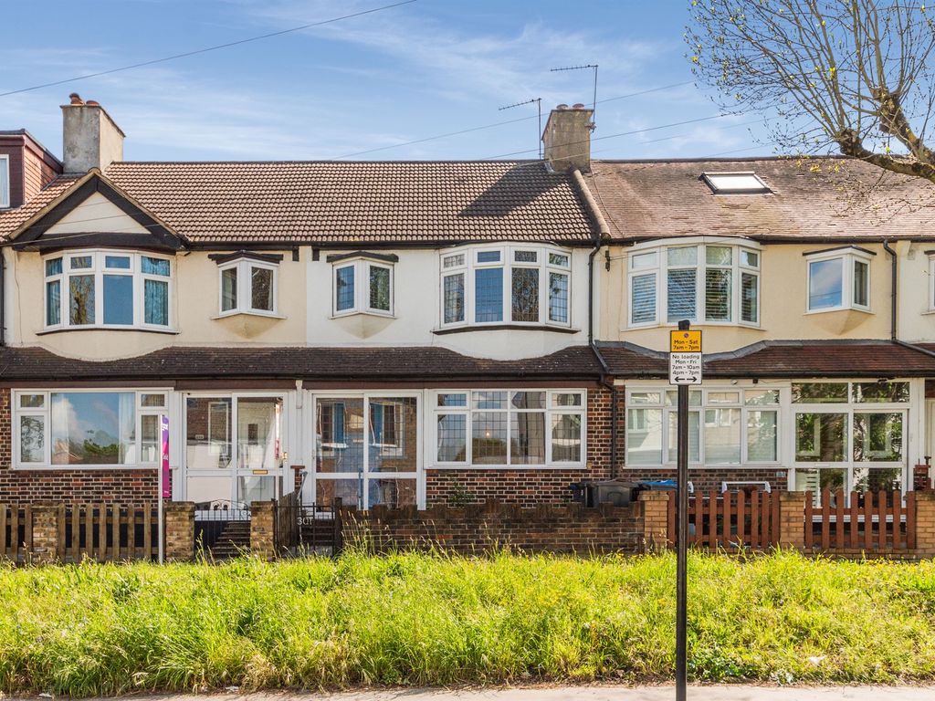 3 bed terraced house for sale in Selsdon Road, South Croydon CR2, £