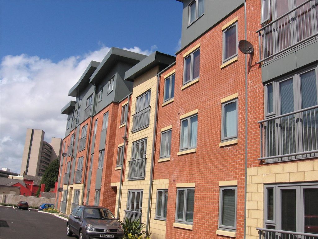 1 bed flat for sale in Grimshaw Place, Preston, Lancashire PR1, £67,500