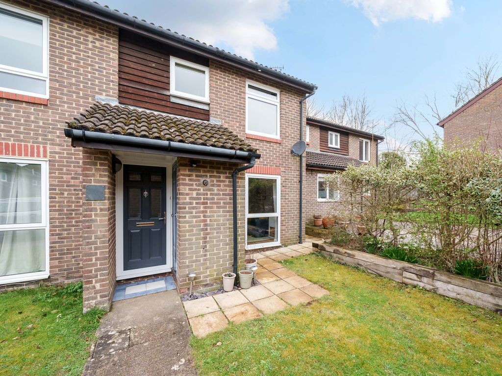 3 bed semidetached house for sale in Fallow Field, Winchester SO22