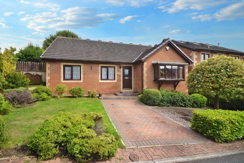4 bed bungalow for sale in Oakhall Park, Crigglestone, Wakefield, West