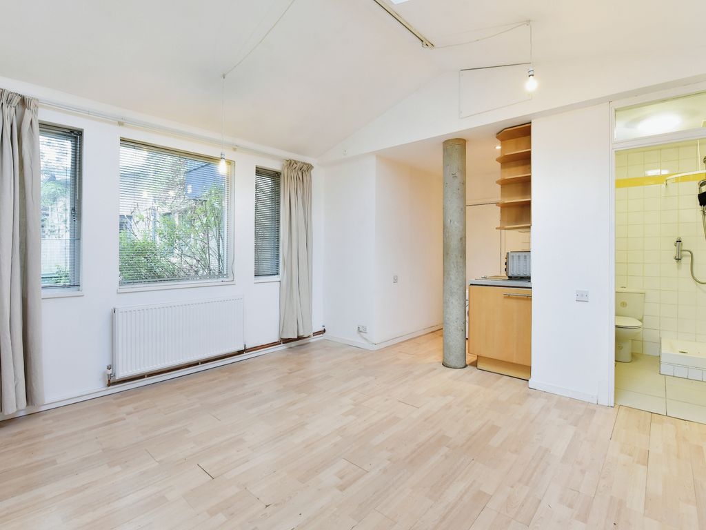 Studio to rent in Macaulay Road, London SW4 Zoopla