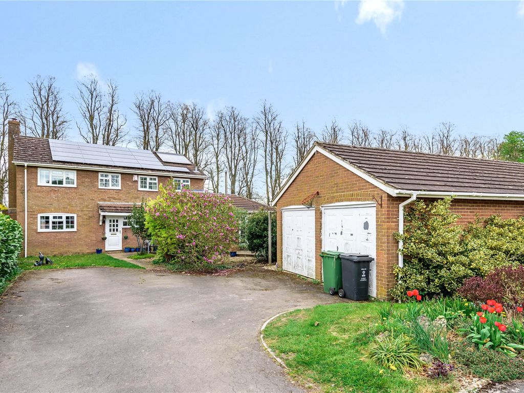 5 bed detached house for sale in Beech Lea, Blunsdon, Swindon