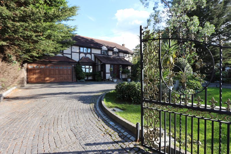 6 bed detached house for sale in Forest Lane, Chigwell IG7, £3,000,000 Zoopla