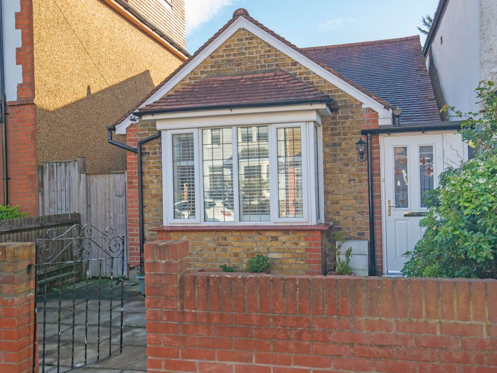 2 bed detached house for sale in Douglas Road, Surbiton KT6 Zoopla