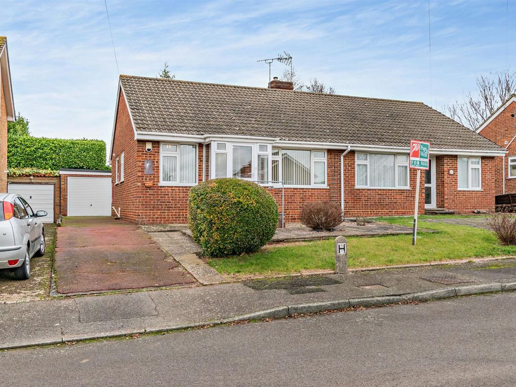 2 bed semidetached bungalow for sale in Biddenden Close, Bearsted