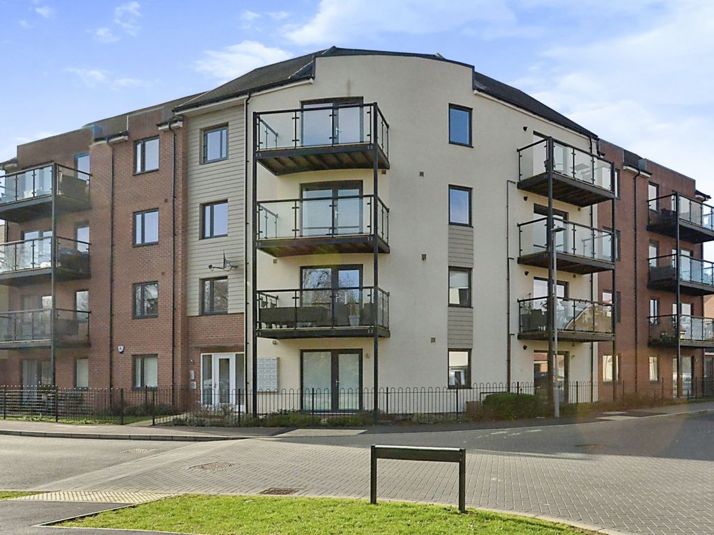 2 bed flat for sale in Guildford Avenue, Kingsmead, Milton Keynes