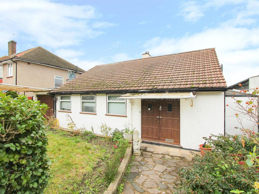 3 bed detached bungalow for sale in Wordsworth Road, Wallington SM6, £