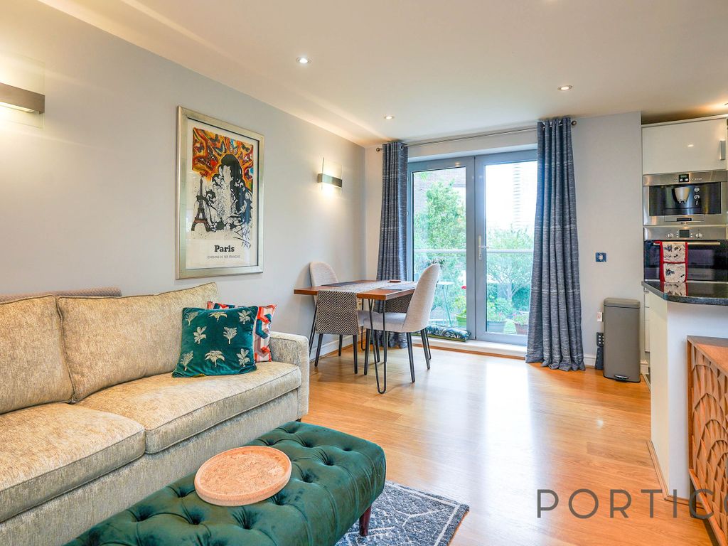 2 bed flat to rent in Battersea Square, London SW11 Zoopla