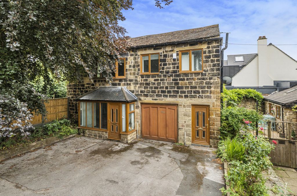 2 bed flat for sale in Harrogate Road, Alwoodley, Leeds LS17 Zoopla