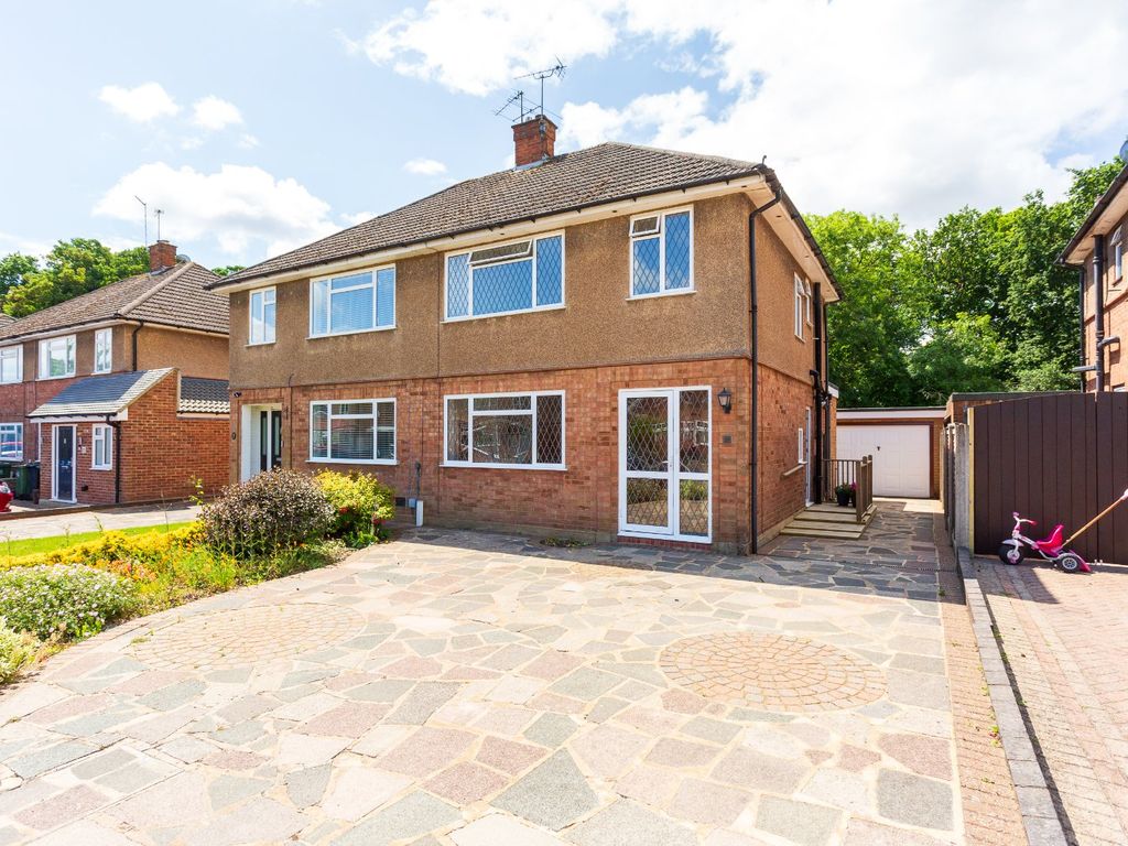 3 bed semidetached house for sale in Leaford Crescent, Watford