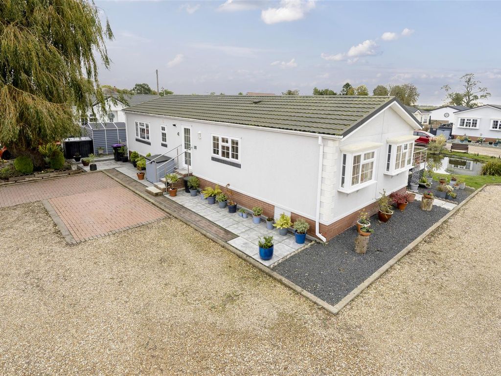 2 bed mobile/park home for sale in Gattington Park, Dogdyke, Lincoln