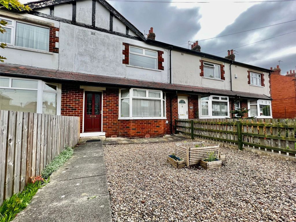 2 bed terraced house to rent in Park Road, Yeadon, Leeds, West
