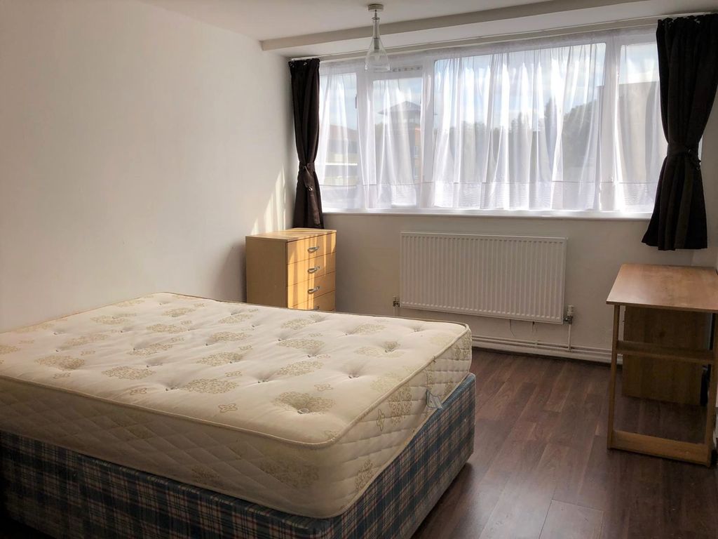 4 bed flat to rent in Usk Street, London E2 Zoopla