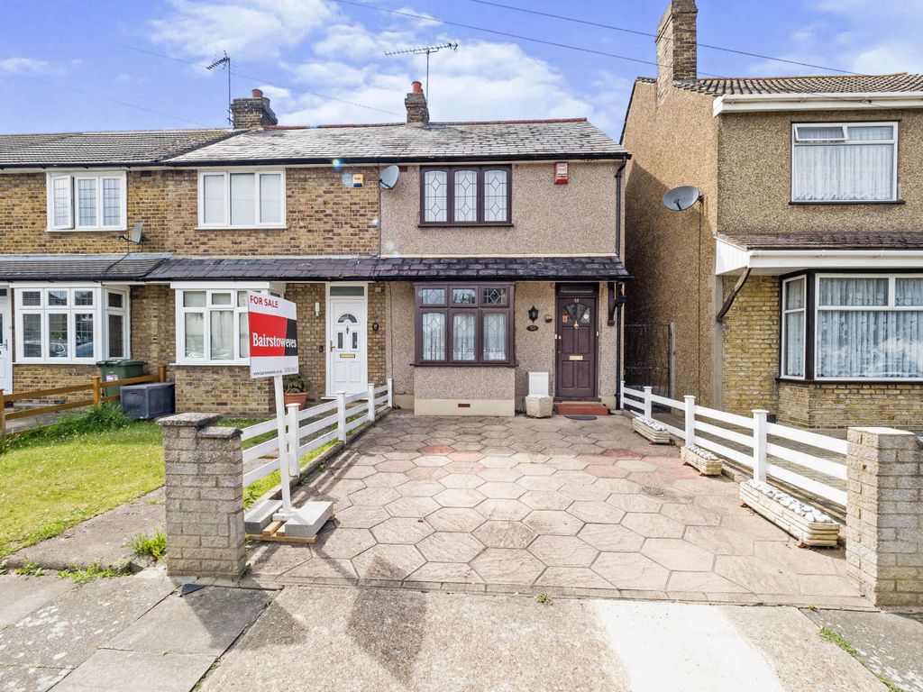 3 bed end terrace house for sale in Cross Road, Mawneys, Romford RM7